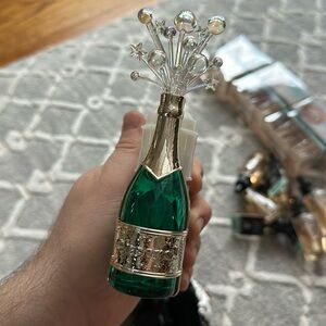 New Year’s Eve champagne plug-in